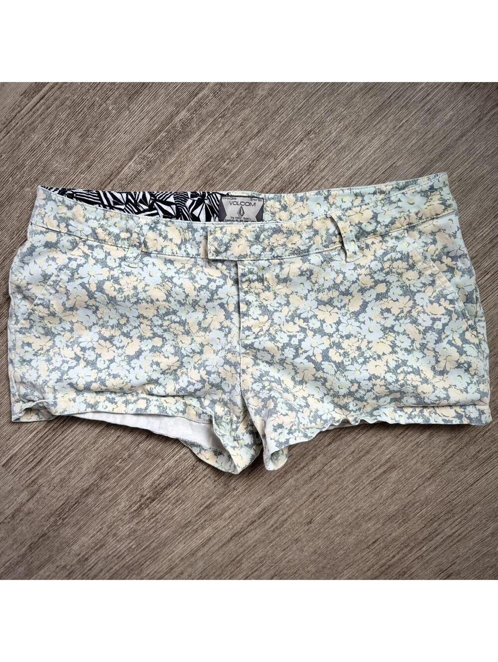 Volcom Women's Multi and Blue Shorts sz.9